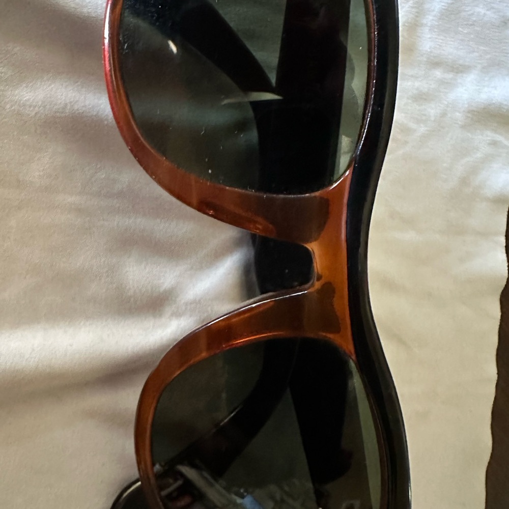 1980’s B&L Ray ban Wayfarer Sunglasses - Brown Frame, Dark Lenses